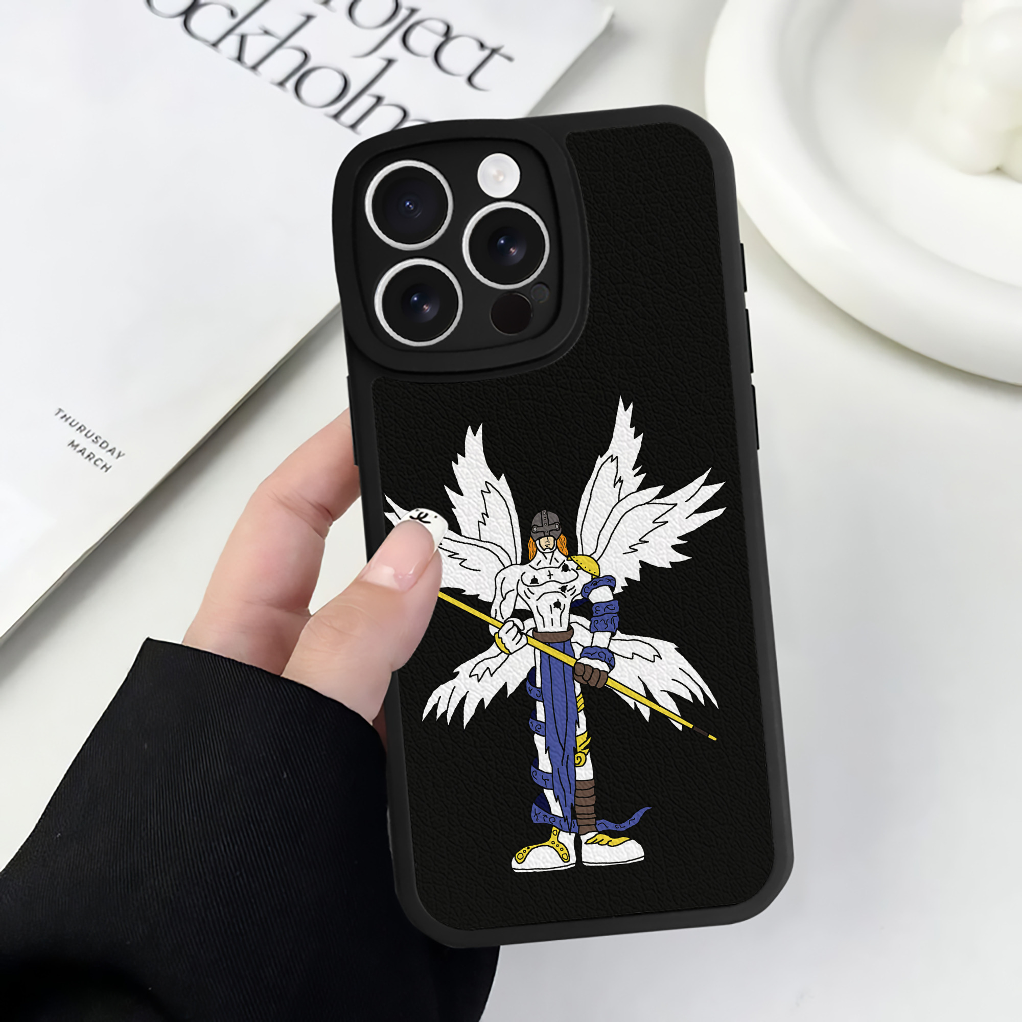 （画像用） Digimon デジタルモンスター/デジモン 【iPhone 16シリーズ対応】シリコンスマホケース（レザー調） 材質：シリコン